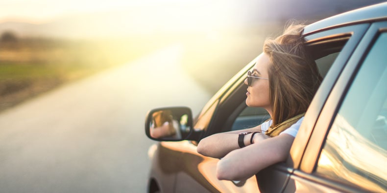 Frau im Auto