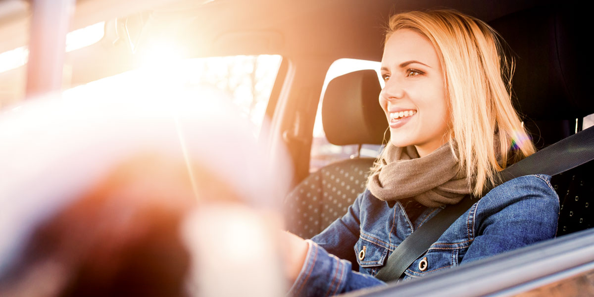 Frau im Auto